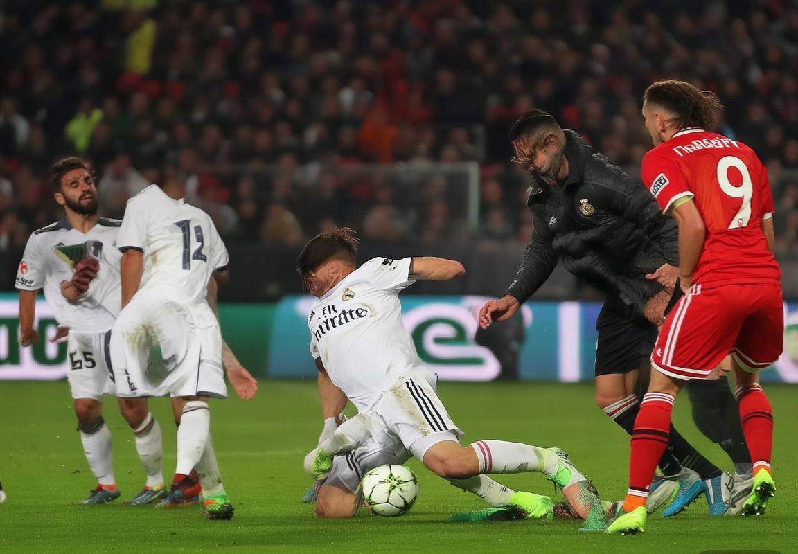 皇马欧冠遭逆转！西甲争冠无望，阿隆索帅位风雨飘摇